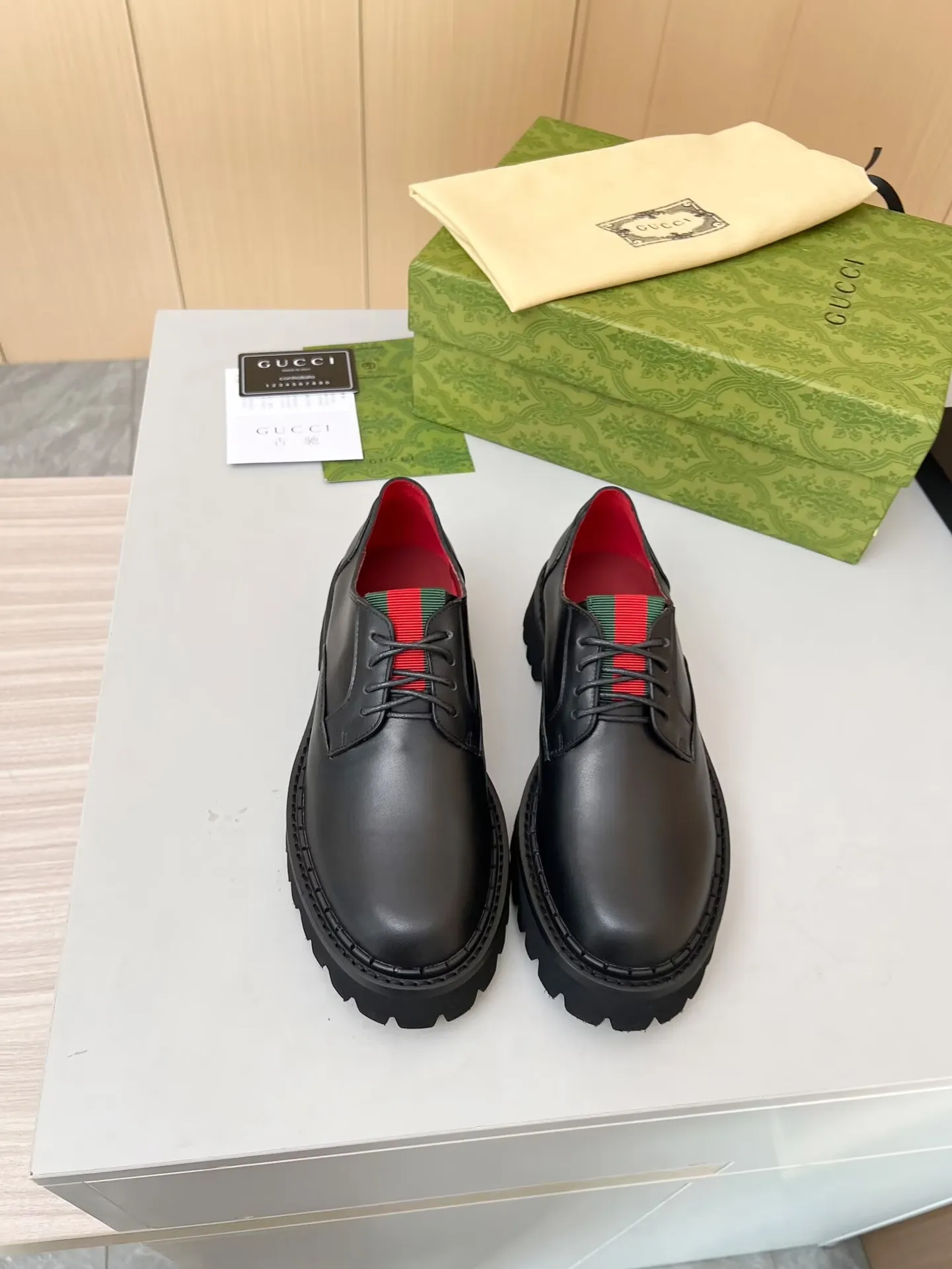 👟👟Ex-factory price 480👟👟 ✅The latest Gucci GUCCI lace-up loafers at the counter. They are mainly matched with various styles of trendy clothes to highlight their fashion. ✅ A must-have recommended ➡️ Fabric: cowhide, open edge beads Inner/foot pads: red cow lining Color: black Size: 34-41 (34, 41 need to be customized) Heel height: 5cm Outsole: Foam outsole material ✅ Equipped with cloth bag and card
